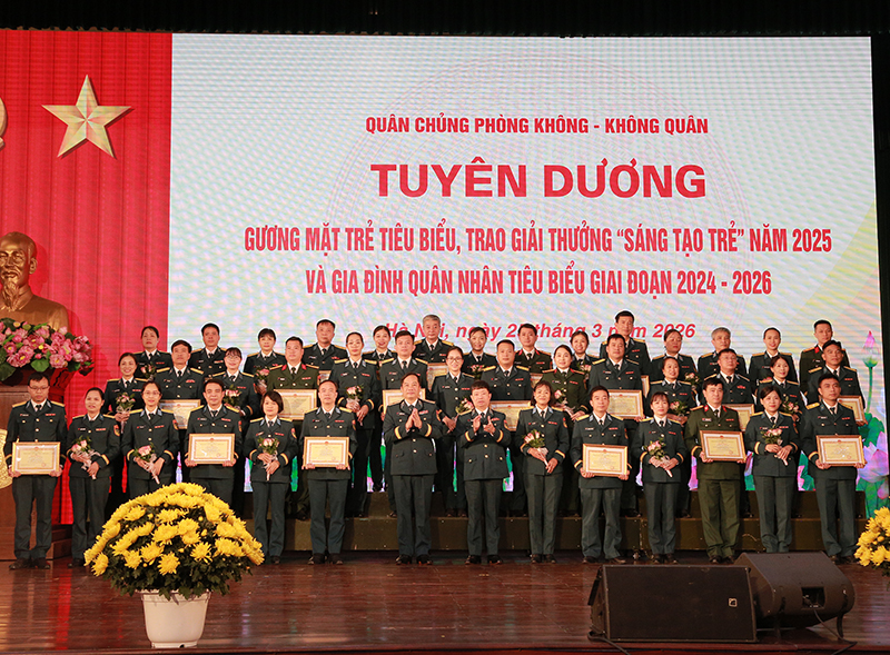 Qu&acirc;n chủng Ph&ograve;ng kh&ocirc;ng-Kh&ocirc;ng qu&acirc;n Tuy&ecirc;n dương Gương mặt trẻ ti&ecirc;u biểu, trao Giải thưởng &ldquo;S&aacute;ng tạo trẻ&rdquo; năm 2025; biểu dương gia đ&igrave;nh qu&acirc;n nh&acirc;n ti&ecirc;u biểu giai đoạn 2024-2026