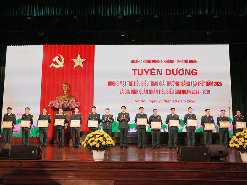 Qu&acirc;n chủng Ph&ograve;ng kh&ocirc;ng-Kh&ocirc;ng qu&acirc;n Tuy&ecirc;n dương Gương mặt trẻ ti&ecirc;u biểu, trao Giải thưởng &ldquo;S&aacute;ng tạo trẻ&rdquo; năm 2025; biểu dương gia đ&igrave;nh qu&acirc;n nh&acirc;n ti&ecirc;u biểu giai đoạn 2024-2026