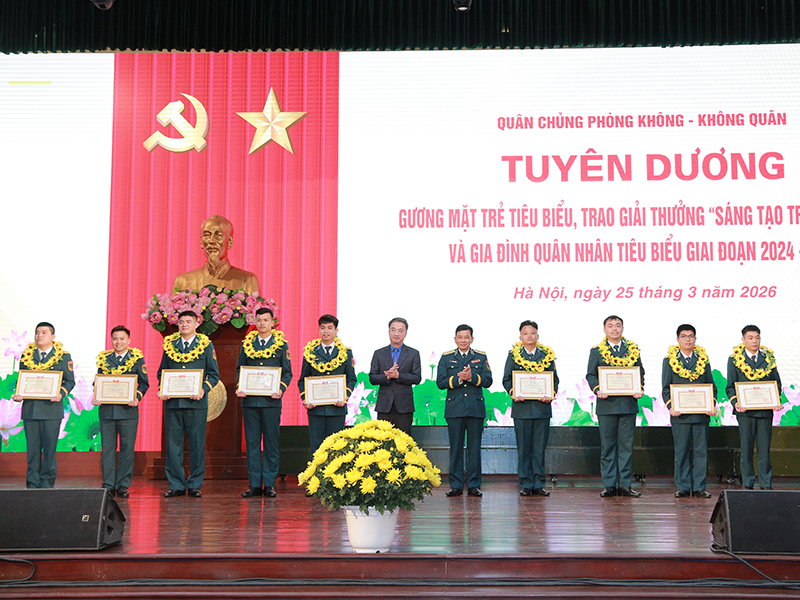 Qu&acirc;n chủng Ph&ograve;ng kh&ocirc;ng-Kh&ocirc;ng qu&acirc;n Tuy&ecirc;n dương Gương mặt trẻ ti&ecirc;u biểu, trao Giải thưởng &ldquo;S&aacute;ng tạo trẻ&rdquo; năm 2025; biểu dương gia đ&igrave;nh qu&acirc;n nh&acirc;n ti&ecirc;u biểu giai đoạn 2024-2026