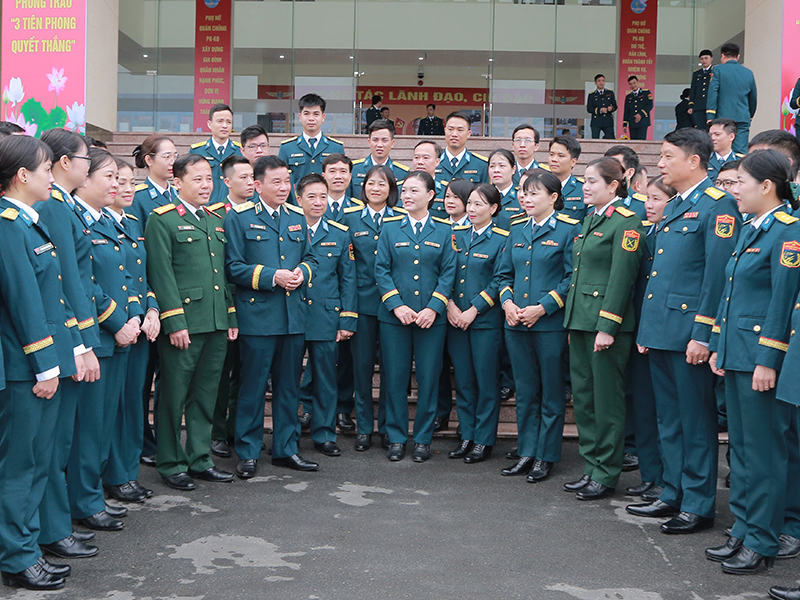 Qu&acirc;n chủng Ph&ograve;ng kh&ocirc;ng-Kh&ocirc;ng qu&acirc;n Tuy&ecirc;n dương Gương mặt trẻ ti&ecirc;u biểu, trao Giải thưởng &ldquo;S&aacute;ng tạo trẻ&rdquo; năm 2025; biểu dương gia đ&igrave;nh qu&acirc;n nh&acirc;n ti&ecirc;u biểu giai đoạn 2024-2026