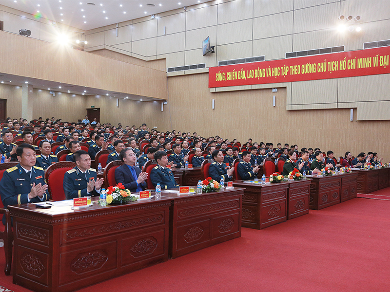 Qu&acirc;n chủng Ph&ograve;ng kh&ocirc;ng-Kh&ocirc;ng qu&acirc;n Tuy&ecirc;n dương Gương mặt trẻ ti&ecirc;u biểu, trao Giải thưởng &ldquo;S&aacute;ng tạo trẻ&rdquo; năm 2025; biểu dương gia đ&igrave;nh qu&acirc;n nh&acirc;n ti&ecirc;u biểu giai đoạn 2024-2026