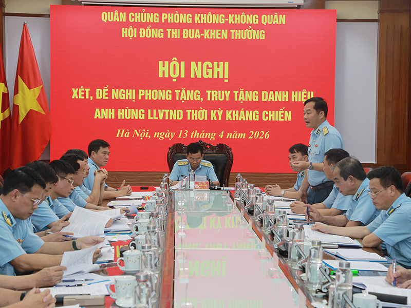 Hội đồng Thi đua - Khen thưởng Quân chủng PK-KQ họp xét, đề nghị phong tặng, truy tặng danh hiệu Anh hùng LLVT Nhân dân thời kỳ kháng chiến