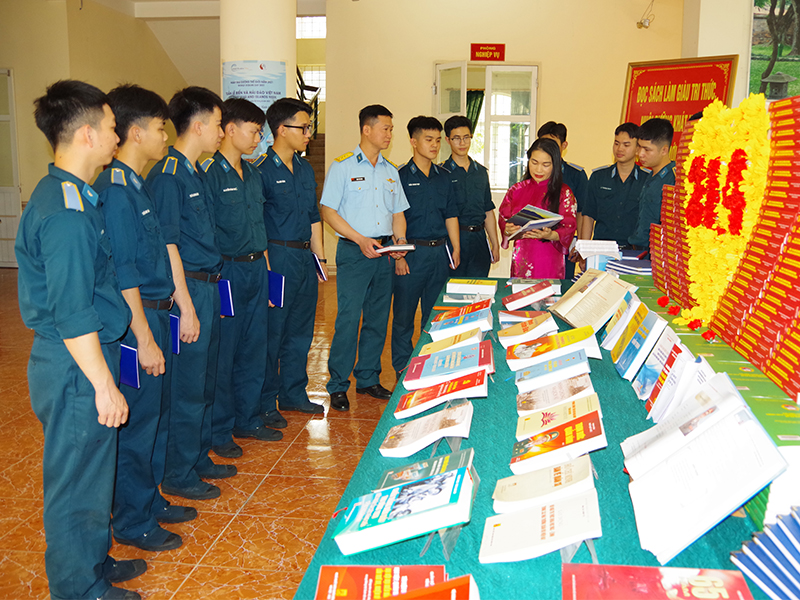 Sôi nổi hoạt động hưởng ứng Ngày Sách và Văn hóa đọc Việt Nam lần thứ 5, năm 2026 tại Học viện Phòng không-Không quân