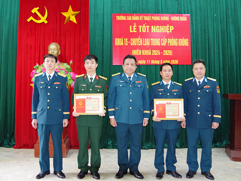 Trường Cao đẳng Kỹ thuật PK-KQ tổ chức Lễ tốt nghiệp Kh&oacute;a 15 - Chuyển loại trung cấp Ph&ograve;ng kh&ocirc;ng (Ni&ecirc;n kh&oacute;a 2024-2026)