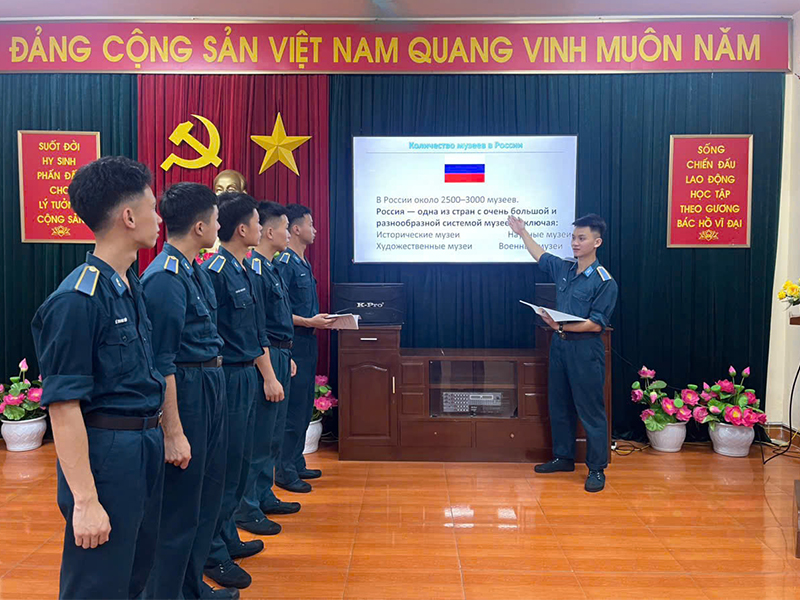 S&ocirc;i nổi giờ học ngoại kh&oacute;a tiếng Nga ở Tiểu đo&agrave;n 7