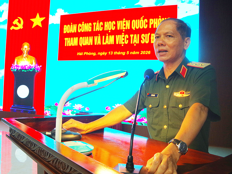 Đo&agrave;n c&aacute;n bộ, giảng vi&ecirc;n, học vi&ecirc;n Học viện Quốc ph&ograve;ng tham quan tại Sư đo&agrave;n 363