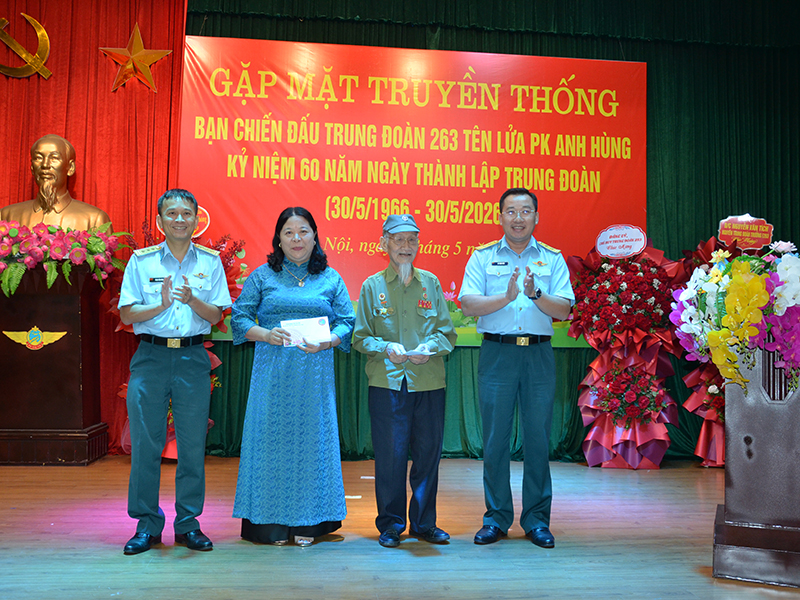 Gặp mặt bạn chiến đấu nh&acirc;n kỷ niệm 60 năm ng&agrave;y th&agrave;nh lập Trung đo&agrave;n 263