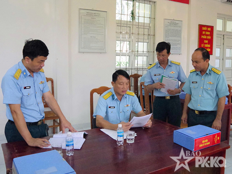 Quân chủng Phòng không-Không quân kiểm tra kết quả xây dựng đơn vị vững mạnh toàn diện “Mẫu mực, tiêu biểu” tại Sư đoàn 377