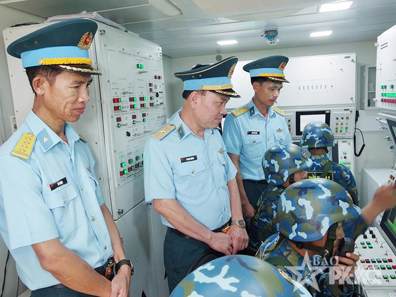 Quân chủng Phòng không-Không quân kiểm tra kết quả xây dựng đơn vị vững mạnh toàn diện “Mẫu mực, tiêu biểu” tại Sư đoàn 377