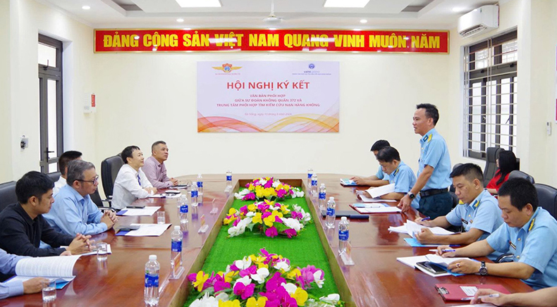 Sư đo&agrave;n 372 v&agrave; Trung t&acirc;m Phối hợp t&igrave;m kiếm cứu nạn h&agrave;ng kh&ocirc;ng k&yacute; kết văn bản phối hợp