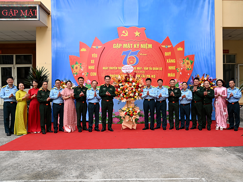 Ng&agrave;nh Xe m&aacute;y-Vận tải Qu&acirc;n chủng Ph&ograve;ng kh&ocirc;ng-Kh&ocirc;ng qu&acirc;n Gặp mặt kỷ niệm 75 năm Ng&agrave;y truyền thống Ng&agrave;nh Xe m&aacute;y-Vận tải qu&acirc;n sự