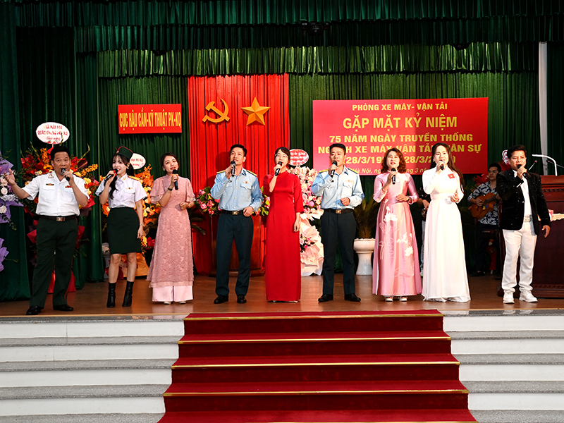 Ng&agrave;nh Xe m&aacute;y-Vận tải Qu&acirc;n chủng Ph&ograve;ng kh&ocirc;ng-Kh&ocirc;ng qu&acirc;n Gặp mặt kỷ niệm 75 năm Ng&agrave;y truyền thống Ng&agrave;nh Xe m&aacute;y-Vận tải qu&acirc;n sự