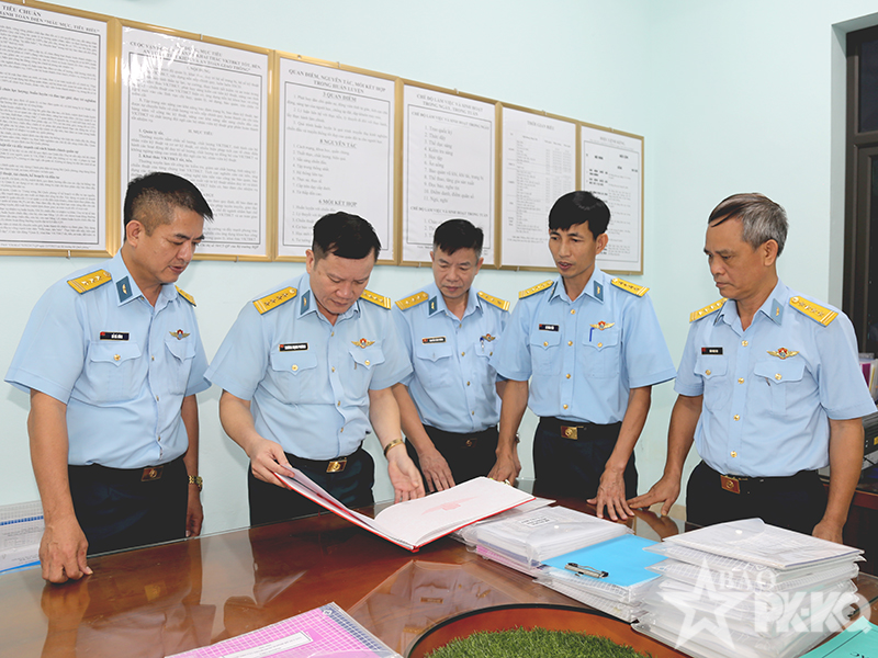 Qu&acirc;n chủng Ph&ograve;ng kh&ocirc;ng-Kh&ocirc;ng qu&acirc;n kiểm tra kết quả x&acirc;y dựng đơn vị vững mạnh to&agrave;n diện &ldquo;mẫu mực, ti&ecirc;u biểu&rdquo; năm 2026 tại Nh&agrave; m&aacute;y Z119 v&agrave; Nh&agrave; m&aacute;y A34