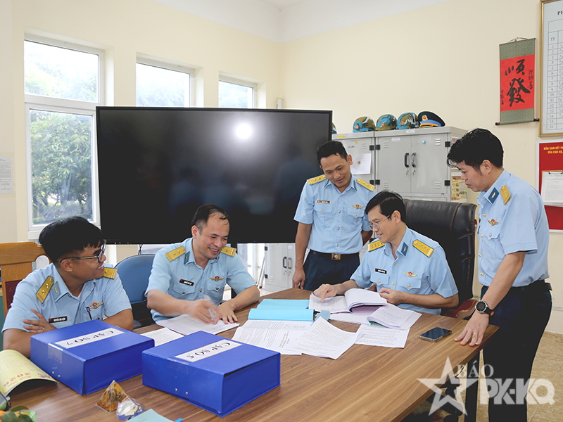 Qu&acirc;n chủng Ph&ograve;ng kh&ocirc;ng-Kh&ocirc;ng qu&acirc;n kiểm tra kết quả x&acirc;y dựng đơn vị vững mạnh to&agrave;n diện &ldquo;mẫu mực, ti&ecirc;u biểu&rdquo; năm 2026 tại Nh&agrave; m&aacute;y Z119 v&agrave; Nh&agrave; m&aacute;y A34