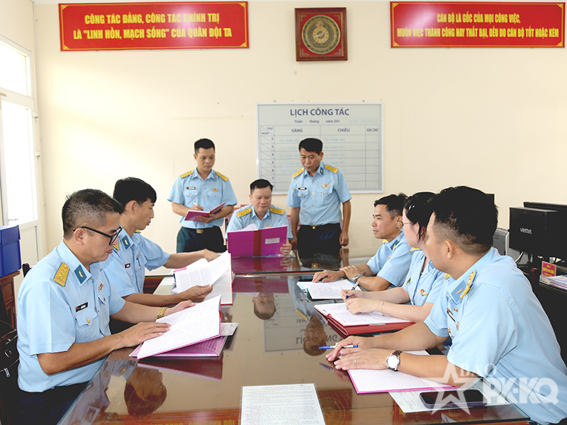 Qu&acirc;n chủng Ph&ograve;ng kh&ocirc;ng-Kh&ocirc;ng qu&acirc;n kiểm tra kết quả x&acirc;y dựng đơn vị vững mạnh to&agrave;n diện &ldquo;mẫu mực, ti&ecirc;u biểu&rdquo; năm 2026 tại Nh&agrave; m&aacute;y Z119 v&agrave; Nh&agrave; m&aacute;y A34