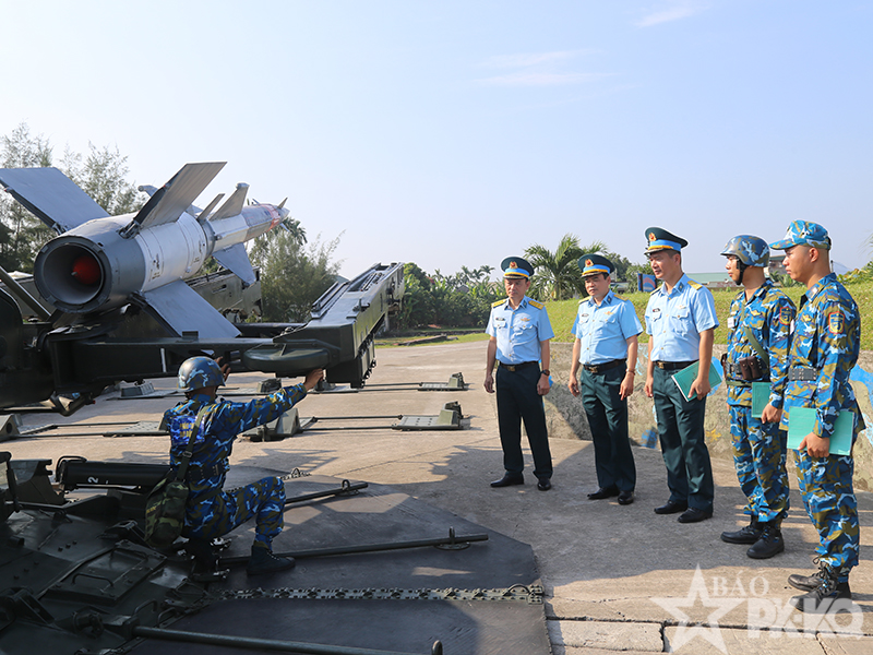 Qu&acirc;n chủng Ph&ograve;ng kh&ocirc;ng-Kh&ocirc;ng qu&acirc;n kiểm tra kết quả x&acirc;y dựng đơn vị vững mạnh to&agrave;n diện &ldquo;mẫu mực, ti&ecirc;u biểu&rdquo; năm 2026 tại Sư đo&agrave;n 363