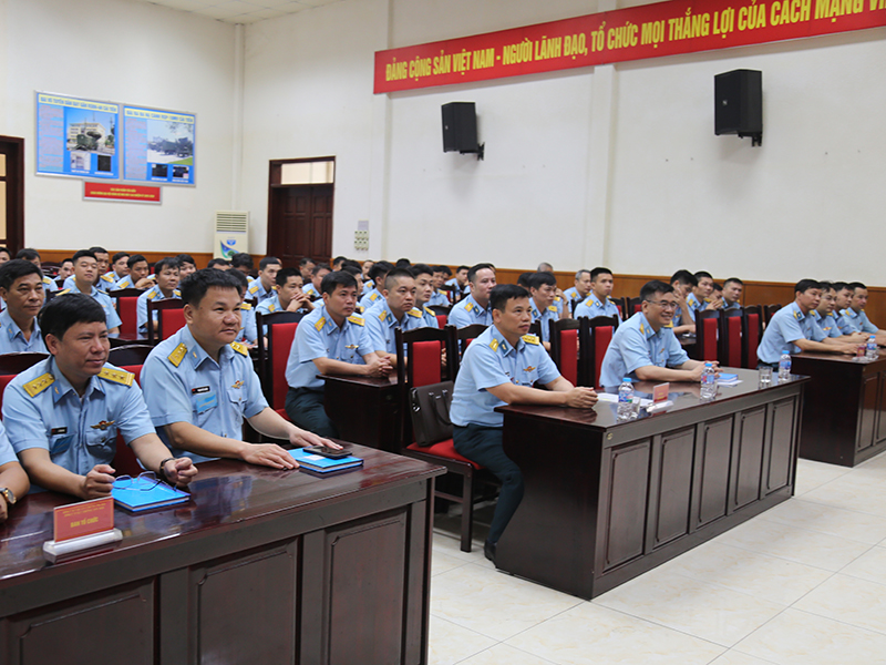 Kiểm tra trình độ kỹ năng nghề nhân viên kỹ thuật Thông tin bậc cao trong Quân chủng Phòng không-Không quân