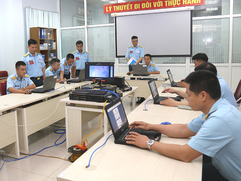 Kiểm tra trình độ kỹ năng nghề nhân viên kỹ thuật Thông tin bậc cao trong Quân chủng Phòng không-Không quân
