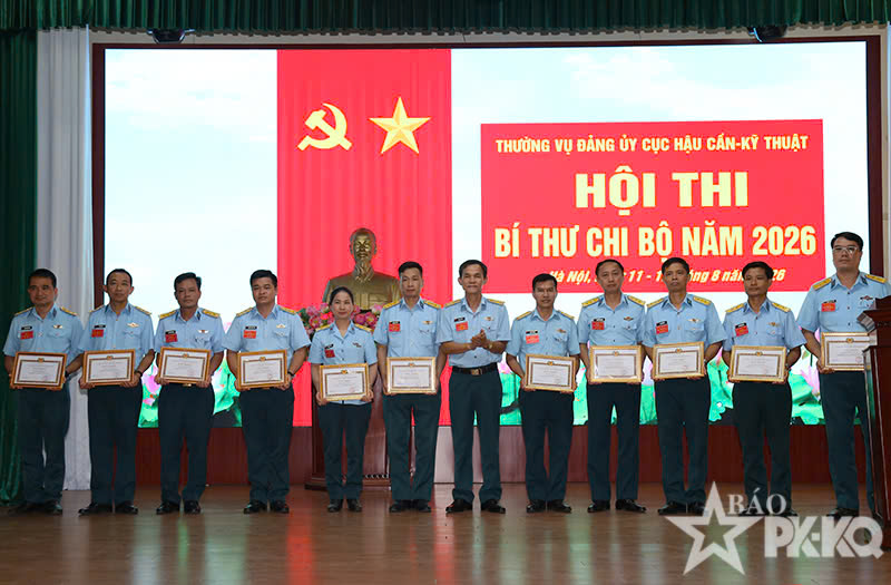 Bồi dưỡng n&acirc;ng cao tr&igrave;nh độ đội ngũ B&iacute; thư chi bộ ở Cục Hậu cần - Kỹ thuật