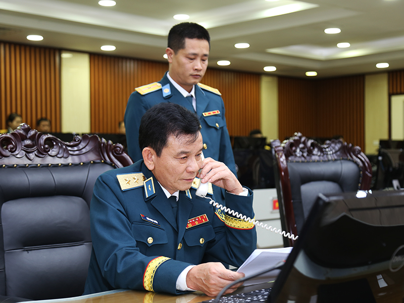 Thủ trưởng Bộ Tư lệnh Qu&acirc;n chủng Ph&ograve;ng kh&ocirc;ng-Kh&ocirc;ng qu&acirc;n kiểm tra nền nếp canh trực sẵn s&agrave;ng chiến đấu v&agrave; ch&uacute;c Tết c&aacute;n bộ, chiến sĩ c&aacute;c đơn vị