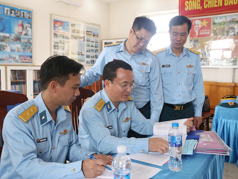 Quân chủng Phòng không-Không quân kiểm tra công tác huấn luyện chiến sĩ mới tại các đơn vị
