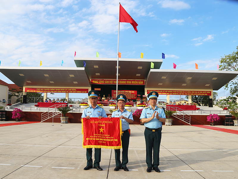 C&aacute;c đơn vị trong Qu&acirc;n chủng Ph&ograve;ng kh&ocirc;ng - Kh&ocirc;ng qu&acirc;n tổ chức Lễ ra qu&acirc;n huấn luyện năm 2026