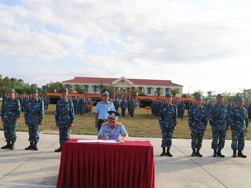 C&aacute;c đơn vị trong Qu&acirc;n chủng Ph&ograve;ng kh&ocirc;ng - Kh&ocirc;ng qu&acirc;n tổ chức Lễ ra qu&acirc;n huấn luyện năm 2026