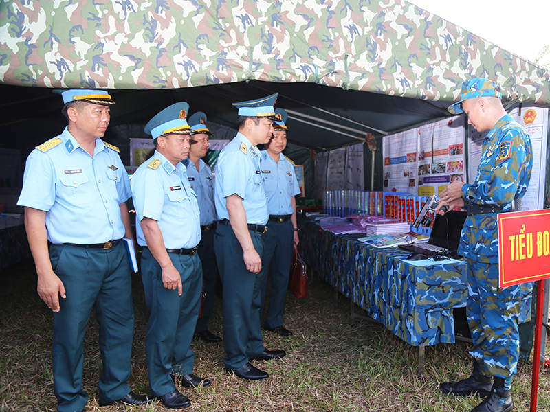 C&aacute;c đơn vị trong Qu&acirc;n chủng Ph&ograve;ng kh&ocirc;ng - Kh&ocirc;ng qu&acirc;n tổ chức Lễ ra qu&acirc;n huấn luyện năm 2026