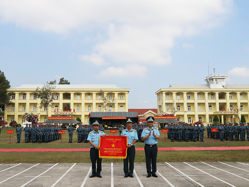C&aacute;c đơn vị trong Qu&acirc;n chủng Ph&ograve;ng kh&ocirc;ng - Kh&ocirc;ng qu&acirc;n tổ chức Lễ ra qu&acirc;n huấn luyện năm 2026