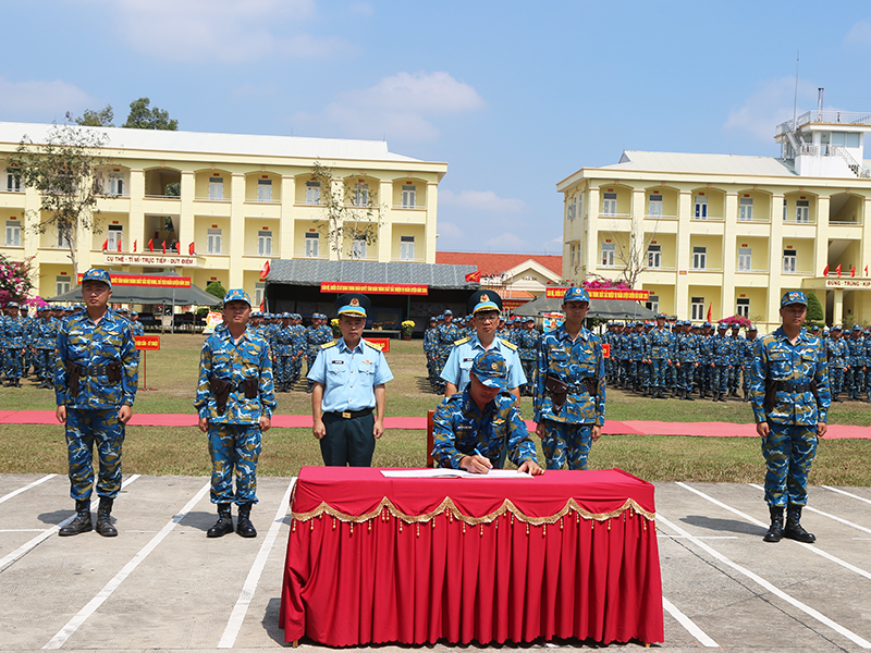 C&aacute;c đơn vị trong Qu&acirc;n chủng Ph&ograve;ng kh&ocirc;ng - Kh&ocirc;ng qu&acirc;n tổ chức Lễ ra qu&acirc;n huấn luyện năm 2026