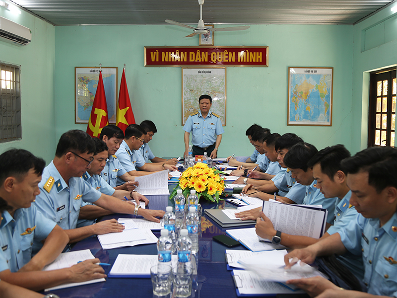 Qu&acirc;n chủng Ph&ograve;ng kh&ocirc;ng - Kh&ocirc;ng qu&acirc;n kiểm tra c&ocirc;ng t&aacute;c tiếp nhận v&agrave; chuẩn bị huấn luyện chiến sĩ mới tại Sư đo&agrave;n 367 v&agrave; Sư đo&agrave;n 370