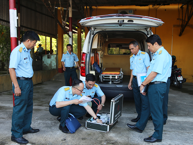 Qu&acirc;n chủng Ph&ograve;ng kh&ocirc;ng - Kh&ocirc;ng qu&acirc;n kiểm tra c&ocirc;ng t&aacute;c tiếp nhận v&agrave; chuẩn bị huấn luyện chiến sĩ mới tại Sư đo&agrave;n 367 v&agrave; Sư đo&agrave;n 370