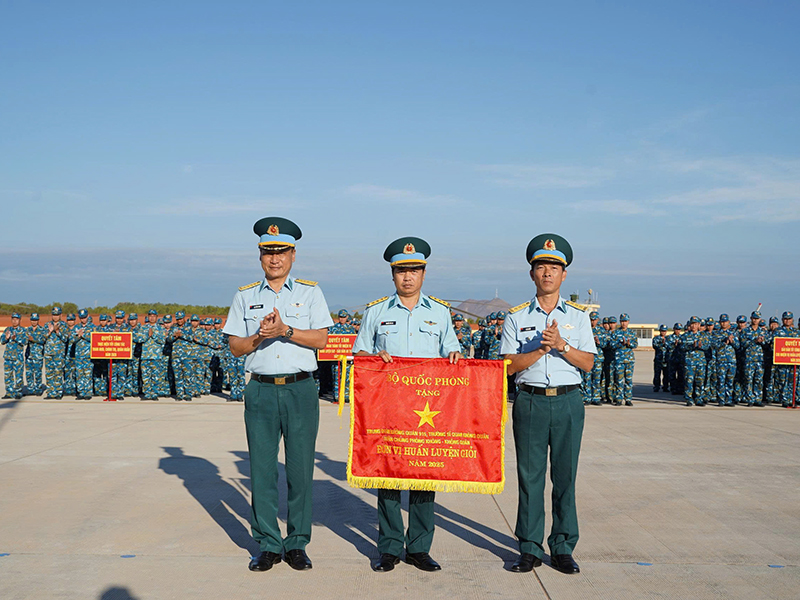 C&aacute;c đơn vị trong Qu&acirc;n chủng Ph&ograve;ng kh&ocirc;ng - Kh&ocirc;ng qu&acirc;n tổ chức Lễ ra qu&acirc;n huấn luyện năm 2026