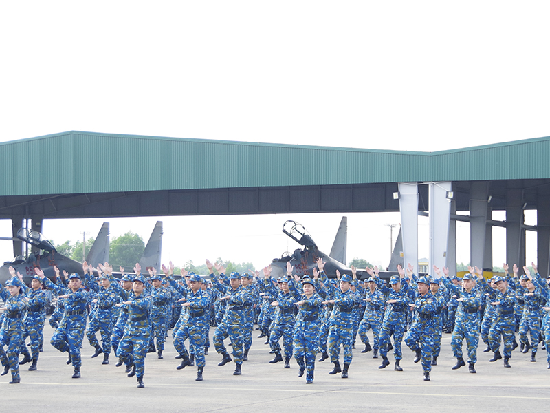 C&aacute;c đơn vị trong Qu&acirc;n chủng Ph&ograve;ng kh&ocirc;ng - Kh&ocirc;ng qu&acirc;n tổ chức Lễ ra qu&acirc;n huấn luyện năm 2026