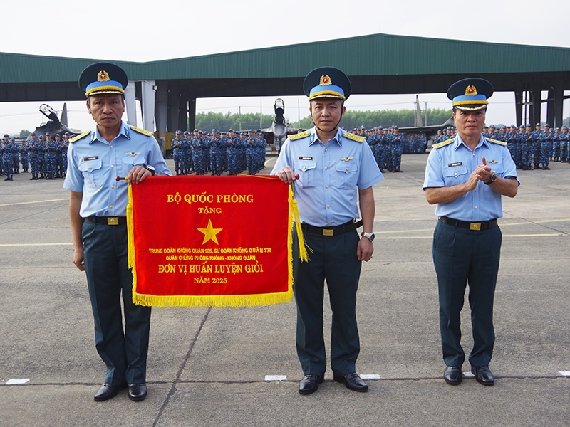 C&aacute;c đơn vị trong Qu&acirc;n chủng Ph&ograve;ng kh&ocirc;ng - Kh&ocirc;ng qu&acirc;n tổ chức Lễ ra qu&acirc;n huấn luyện năm 2026