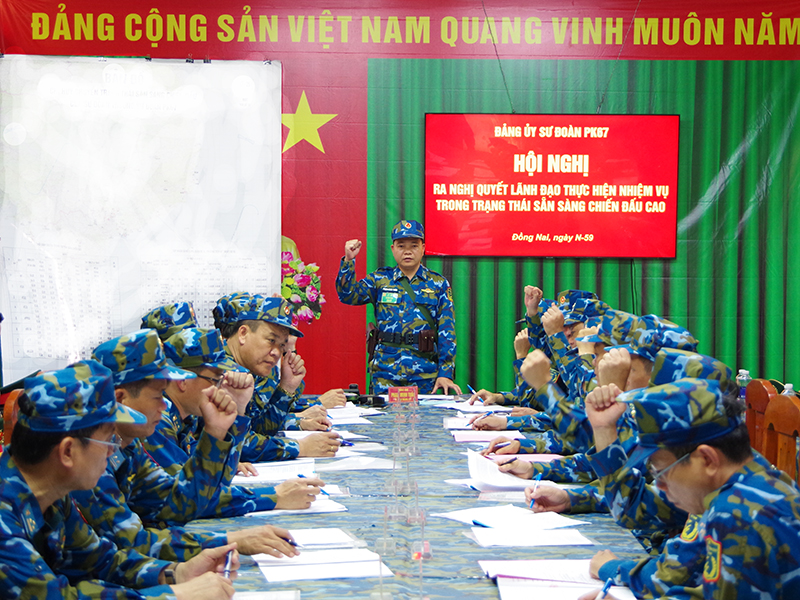 Bộ Quốc ph&ograve;ng kiểm tra luyện tập chuyển trạng th&aacute;i SSCĐ tại Sư đo&agrave;n 367