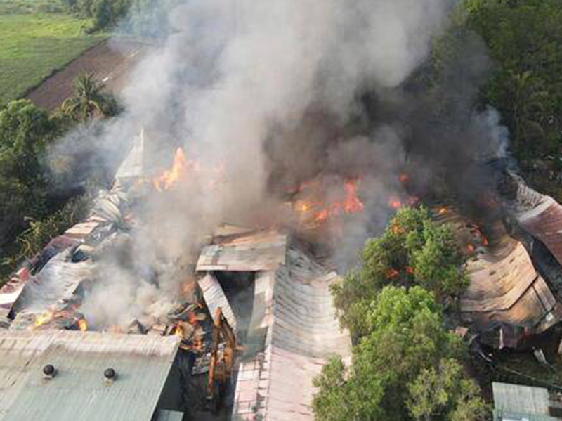 C&aacute;n bộ, chiến sĩ Tiểu đo&agrave;n 43 tham gia dập tắt vụ ch&aacute;y lớn tại phường Bi&ecirc;n H&ograve;a, tỉnh Đồng Nai