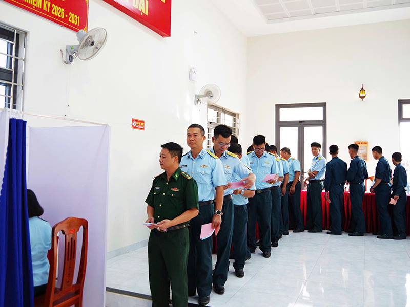 Cử tri Quân chủng Phòng không - Không quân tham gia bầu cử đại biểu Quốc hội khóa XVI và đại biểu Hội đồng nhân dân các cấp nhiệm kỳ 2026-2031