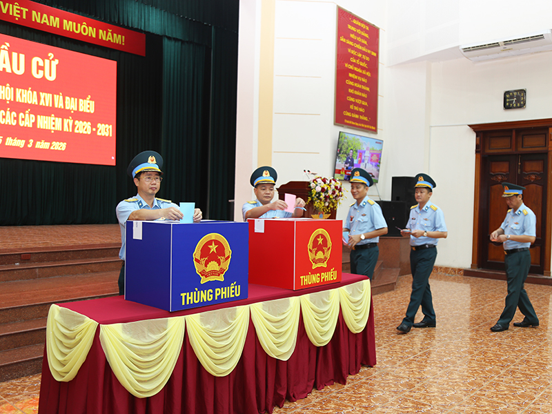Cử tri Quân chủng Phòng không - Không quân tham gia bầu cử đại biểu Quốc hội khóa XVI và đại biểu Hội đồng nhân dân các cấp nhiệm kỳ 2026-2031