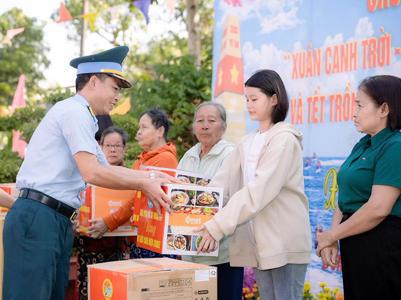 Trung đo&agrave;n 294 tổ chức Chương tr&igrave;nh &ldquo;Xu&acirc;n canh trời - Tết thắm t&igrave;nh qu&acirc;n d&acirc;n&rdquo; v&agrave; ph&aacute;t động &ldquo;Tết trồng c&acirc;y đời đời nhớ ơn B&aacute;c Hồ&rdquo; năm 2026
