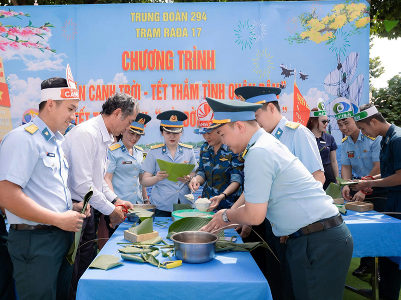 Trung đo&agrave;n 294 tổ chức Chương tr&igrave;nh &ldquo;Xu&acirc;n canh trời - Tết thắm t&igrave;nh qu&acirc;n d&acirc;n&rdquo; v&agrave; ph&aacute;t động &ldquo;Tết trồng c&acirc;y đời đời nhớ ơn B&aacute;c Hồ&rdquo; năm 2026