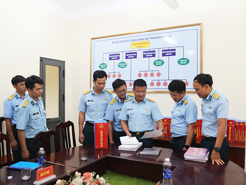 Qu&acirc;n chủng Ph&ograve;ng kh&ocirc;ng  - Kh&ocirc;ng qu&acirc;n kiểm tra huấn luyện th&aacute;ng đầu năm 2026 tại Trung đo&agrave;n 935