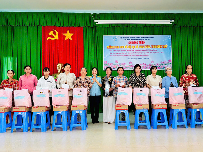 Hội phụ nữ Trung đo&agrave;n 294 tham gia H&agrave;nh tr&igrave;nh Về nguồn tại tỉnh Đồng Th&aacute;p