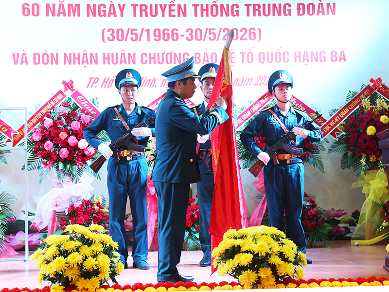 Trung đoàn 263 kỷ niệm 60 năm ngày truyền thống và đón nhận Huân chương Bảo vệ Tổ quốc hạng Ba