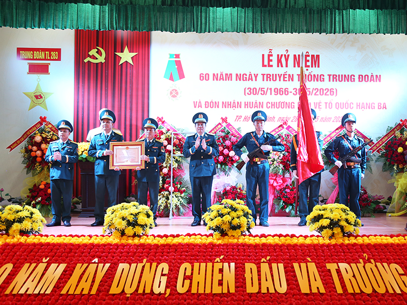 Trung đoàn 263 kỷ niệm 60 năm ngày truyền thống và đón nhận Huân chương Bảo vệ Tổ quốc hạng Ba