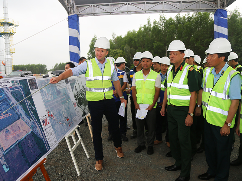 Bộ Quốc ph&ograve;ng kiểm tra Tiến độ thực hiện dự &aacute;n Xử l&yacute; &ocirc; nhiễm dioxin khu vực s&acirc;n bay Bi&ecirc;n H&ograve;a