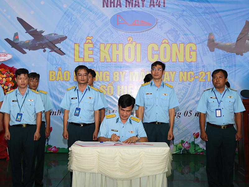 Nhà máy A41 khởi công bảo dưỡng 8Y máy bay NC-212i