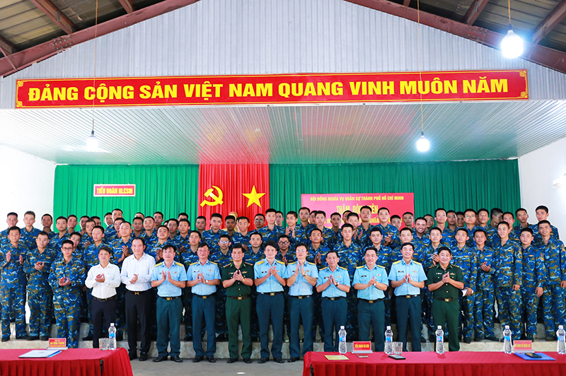 Hội đồng Nghĩa vụ Qu&acirc;n sự Th&agrave;nh phố Hồ Ch&iacute; Minh thăm, động vi&ecirc;n chiến sĩ mới Sư đo&agrave;n 367
