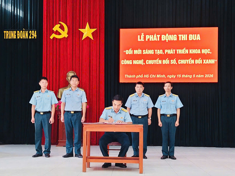 Trung đoàn 294 phát động phong trào thi đua “Đổi mới sáng tạo, phát triển khoa học, công nghệ, chuyển đổi số, chuyển đổi xanh”
