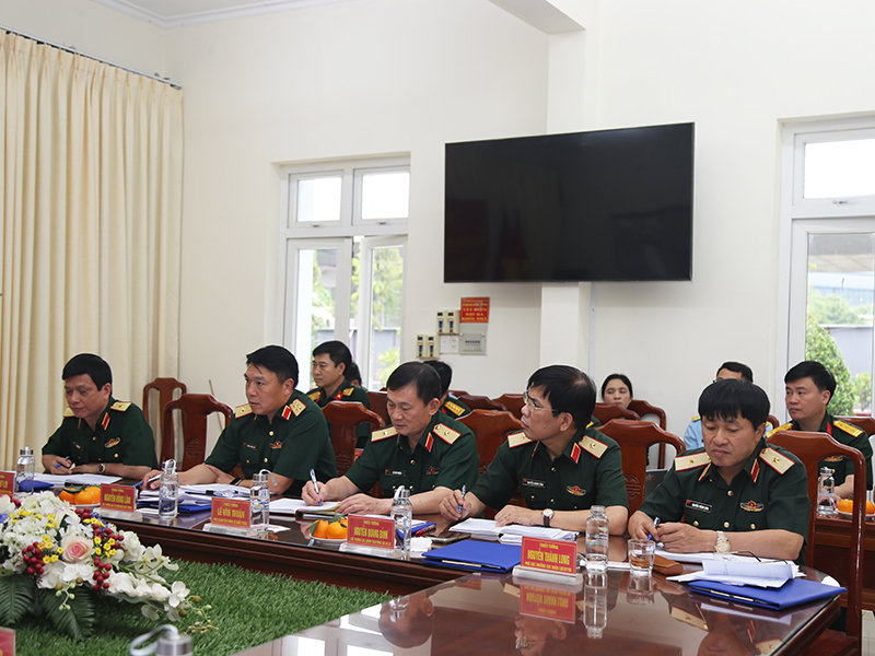 Bộ Quốc ph&ograve;ng l&agrave;m việc với Qu&acirc;n chủng Ph&ograve;ng kh&ocirc;ng - Kh&ocirc;ng qu&acirc;n về c&ocirc;ng t&aacute;c hậu cần, t&agrave;i ch&iacute;nh v&agrave; đầu tư x&acirc;y dựng cơ bản